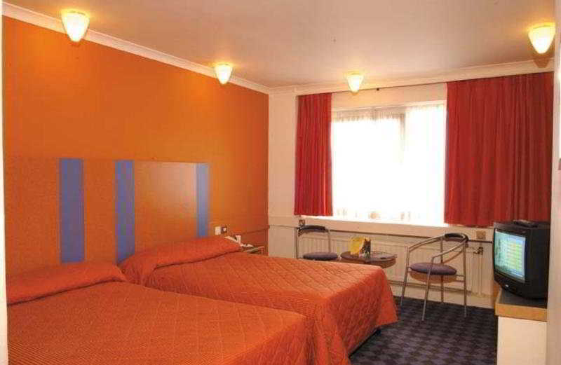 Grosvenor House Hotel Sheffield Room photo